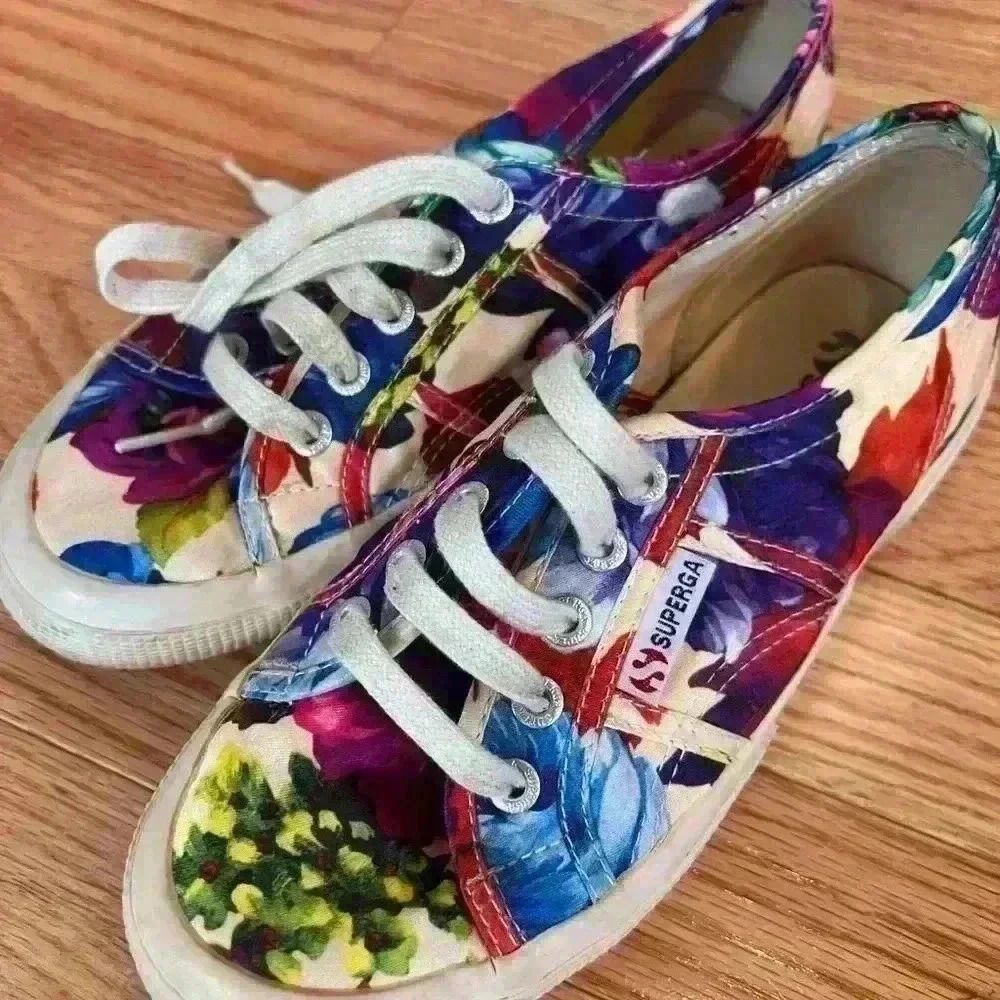 Superga Women’s size 6 Floral Satin Sneaker multi color - Picture 5 of 5